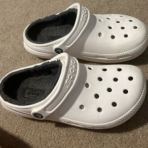 Women’s 7 white fluffy crocs